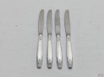 Jogo de 4 facas de sobremesa em prata 90 Eberle, modelo 1215. Medindo 20,5cm de comprimento.