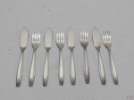 Jogo de 8 talheres de peixe em prata 90 Eberle, modelo 1215. Medindo 4 facas 20cm de comprimento e 4 garfos 18cm de comprimento.