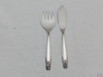 Par de talher de servir peixe em prata 90 Eberle, modelo 1215. Medindo a faca 24cm de comprimento e o garfo 21,5cm de comprimento.