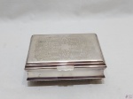 Caixa retangular em prata 90 Bellini cinzelada. Medindo 16,5cm x 11cm x 7cm de altura.