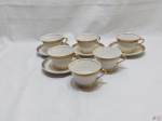 Jogo de 6 xícaras de chá com 4 pires em porcelana Mauá.