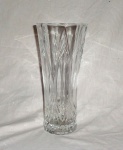 Arte Contemporânea.                                                                                            Vaso em cristal, lapidado.                                                                                        Med. Alt. 24.3 cm.