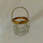 Arte Contemporânea.                                                                                            Pequeno balde em cristal moldado.                                                                           Com guarnições em metal.                                                                                          Med. Alt. 05,5 cm.                                                                                                          Diâm. 05 cm.