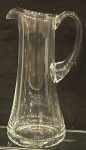 Delicada Jarra com alça em cristal europeu.                                                                                            Altura 28 cm. 