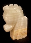 Cabeça de cavalo marinho                                                                                                           Escultura representando, cabeça de cavalo marinho em mármore.                                                 (Bicado na, orelha, olho e base.                                                                                                          Altura 16 cm.