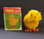 Antigo Pintinho à Corda - Chick Clockwork - Na caixa original - Funcionando - Conforme fotos - Medida da caixa: 12 x 9 8 cm.