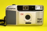 Antiga Câmera Fotográfica OLYMPUS Trip MD3  - 33mm - Funcionando Perfeitamente com 2 pilhas AA - Avança e Rebobina o filme automático - Medida: 12,5 x 7 x 4 cm.