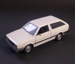 Carro de Fricção - Representando Volkswagen Parati- Estrutura em metal, rodas de borracha, detalhes em plástico rígido, Portas abrem - Medida: 11,5 cm de comp.