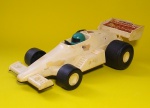 Antigo e raro carrinho F1 de flixão - McLaren - Brinquedos bandeirantes - Estrutura em plástico rígido e rodas traseiras em borracha - Possui perda de adesivos - Medida: 26 cm de comprimento x 13 x 7 cm.