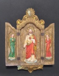 Belíssima peça em resina representando: O Sagrado Coração de Jesus e anjos, no formato de oratório - Medida: 22 x 16 x 2,5 cm.
