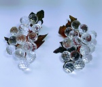 Belíssimo Par de Cachos de Uva grandes em Cristal Acrílico Facetado - Medida de cada esfera: 3 cm. Medida de cada cacho: 18 x 11 x 8 cm.