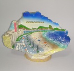 LINDA ESCULTURA - Confeccionada em Concha, alto relevo - Resina - Representando a Orla e Praia de Copacabana - Mede: 15 cm comp X 12 cm alt X 6 cm espessura.