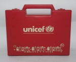 Antiga Maletinha de Jogo Quebra-Cabeça formato de cubos. Formam 6 diferentes imagens - Unicef - Completo e conservado - Possui 20 peças - Medida da maletinha: 23 x 19 x 5 cm.