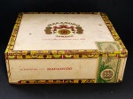 Antiga Caixa em madeira de Charutos MACANUDO Jamaica - Handmale in Jamaica - Medida: 20 x 22 x 7 cm.