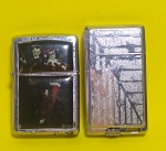 Dois lindos isqueiros um com a imagem do coringa com a alerquina - O dois estão centelhando necessitando apenas de gás - Material em metal - Medida: 6 x 3,5 cm.