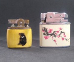 Dois lindos isqueiros da marca Sunflower e Baby Style - Todos os dois necessitam de gás e pedra  - Material em metal - Medida maior: 4 x 5 cm.