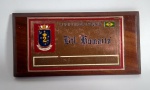 MARINHA BRASILEIRA - Antiga plaquinha do 2 Batalhão de Fuzileiros Navais Humaitá - Placa de bronze com detalhes esmaltados sobe madeira nobre - Ano 1973 - Medida: 3,6 x 7 x 1 cm.