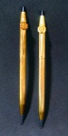ANTIGO CONJUNTO DE CANETA  E LAPISEIRA  -  AMERICANA  1/20 - Gold Filled.  12KT. Com emblema da IBM no clipe. OBS: as duas peças possuem gravação de nome .  Medida da caneta: 13,5.
