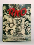 Belíssimo Livro Ilustrado The RKO Story - por Richard B. Jewell - 1982  Los Angeles - Capa dura e contracapa - 319 páginas com ricas ilustrações e textos - Medida: 33 x 24,5 x 3 cm. - Possui amarelado do tempo e carimbo do anterior dono.