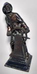Antiga, Rara e Belíssima Escultura Maciça em Petit Bronze - Representando Timoneiro - Peso: 1.620 gramas - Medida: 21 cm de altura x  9 cm x 8 cm.