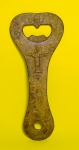 Antigo e Grande abridor de garrafas em metal - Representando monumentos da cidade do Rio de Janeiro - Medida: 23 x 9,5 cm.