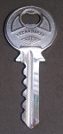 Antigo abridor de garrafas - Formato de chave - Em metal cromado - Promocional Fechaduras  HAGA - Medida: 17 x 7,5 cm.