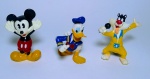 Lote com 3 Miniaturas - Representando Mickey Mouse (Disney), Pato Donald, Frajola (1994-Waner Bros) - Medida maior: 7 x 5 cm.