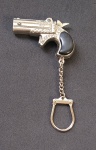 Raro e Lindo Chaveiro Miniatura. Formato de antiga Pistola - Marca Victory - Espoleta - funcionando - Importado - Medida: 6 cm de comprimento.