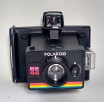 Polaroid - Antiga câmera fotográfica Polaroid EE 44 - Em perfeito estado de conservação, porém não foi testada - Conforme fotos - Medida: 15 x 14 x 14 cm.