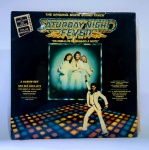 LP Original - Álbum duplo - The original movie sound track - SATURDAY NIGHT FEVER - "Os embalos de sábado à noite - RSO records - Ano 1977 - Em perfeito estado de conservação - Medida: 32 x 32 cm.