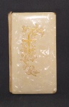 Antigo e Raro Livrinho Missal - OREMUS - 3ª Edição. Junho de 1961 - Impresso para Casa Sto Antonio - ''Ambrosiana'' - Companhia Gráfica e Editorial - Capa dura em madrepérola - Bordas e gravação na capa em ouro - Livro ilustrado - 194 páginas - Medida: 13,5 x 8 x 1,8 cm.