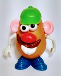 Boneco Senhor Cabeça De Batata - Com 10 acessórios - Playskool - Original - Possui compartimento na parte traseira para guardar os acessórios - Muito conservado - Brinquedo de montar e desmontar - Item de coleção - Conforme fotos - Medida: 19 cm de altura x 18 cm de largura.