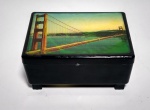Lindo e antigo porta joias musical à corda - Ponte San Diego - The Plactory - 1981 - Music Box Dancer - Funcionando com linda melodia - Ano: 1981 - Mecanismo: Sankyo - JAPAN - Material: Baquelite -  Medida: 16,8 x 12 cm.