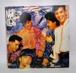 Disco de Vinil - LP Original -NEW KIDS ON THE BLOCK - Step By Step - 1990 CBS Records - Possui encarte com a letra das músicas - Medida: 31 x 31 cm.