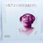 Disco de Vinil - Milton Nascimento, Personalidade - Ano: 1987 - Série Azul - Possui encarte com a letra das músicas e encarte - Ótimo estado de conservação! Disco sem uso -