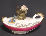 Antiga, Linda, e funcional - Lamparina Palmatória  de porcelana - Lembrança de Nossa Senhora Aparecida, com imagem da santa e detalhes em ouro - Medida: 13,4 x 8,9 cm.