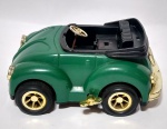 Antigo e lindo carrinho a corda Fusca conversível - Em plástico rígido - funcionando - Medida: 13 x 9 x 6 cm -  Obs: Falta para-brisa e para-choque - Conforme fotos.