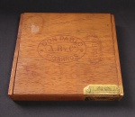 Antiga caixa de madeira - Charutos - DON PABLO -  MENENDEZ AMERINO e CIA - Bahia - Medida: 17 x 16 x 3 cm.