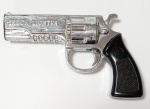 Antigo Isqueiro no formato de revolver - Estrutura em plástico rígido - necessita de revisão - Lindo para coleção - Medida: 11 x 7 cm.