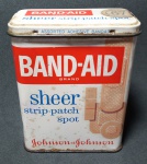 Antiga e colecionável lata de curativos - BAND-AID - Johnson e johnson - Sheer strip-patch spot -  Made in USA - 32 ADHESIVE BANDAGES - Medida: 9 x 7 x 3,5 cm.