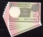 Índia - 10 cédulas no valor de 1 rúpia em estado absolutamente flor de estampa e em numeração sequenciada! Preço inicial igual ao valor de 3 cédulas pelo catálogo internacional! 7 cédulas estão de graça! Uma pechincha!