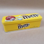 Lata promocional chocolate M&M's, em ótimo estado de conservação conforme fotos medindo 5,5 X 5,5 X 17 cm.