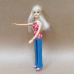 Boneca BARBIE da Mattel, cabeça, braços e cintura articuláveis em ótimo estado de conservação conforme fotos medindo 14 cm de altura.