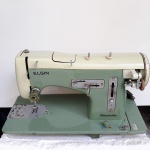 Elgin Ultramatic (Antiga) Máquina De Costura. Ótimo estado de conservação  vendida no estado e sem garantias posteriores.