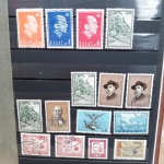 15 selos de países e anos variados conforme foto. Vendidos no estado álbum não acompanha.