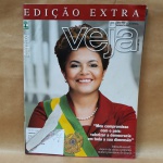 Revista - Veja EDIÇÃO EXTRA de novembro de 2010 com 82 páginas em bom estado de conservação conforme fotos apresenta leve rasgo na capa.