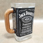 Caneca - Arresanal para bebida, confeccionado a partir de garrafa de Jack Daniels com rótulo original conforme fotos. Medindo 16 cm de altura e 11 cm de diâmetro. 1Litro.