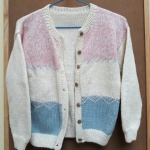 Casaco de lã infantil - MEDIDAS (50 x 40) cm. Usado em ótimo estado de conservação conforme fotos.