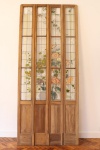 ELISEU VISCONTI - Lote de porta em madeira nobre com 4 folhas decoradas com lindos vitrais atribuído a Eliseu Visconti. Med. 306x130 cm. Faltam 3 vidros superiores.