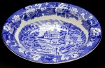 PORCELANA INGLESA - Travessa oval em porcelana inglesa, azul e branca, decorada com tema VILAREJO - WOOD&SONS. Med. 5x22x17 cm.